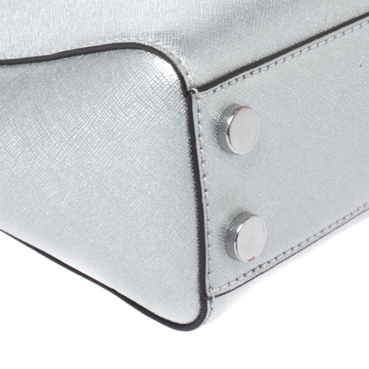 مملوكة مسبقًا MICHAEL Michael Kors Metallic Silver Leather Mini Cynthia Tote
