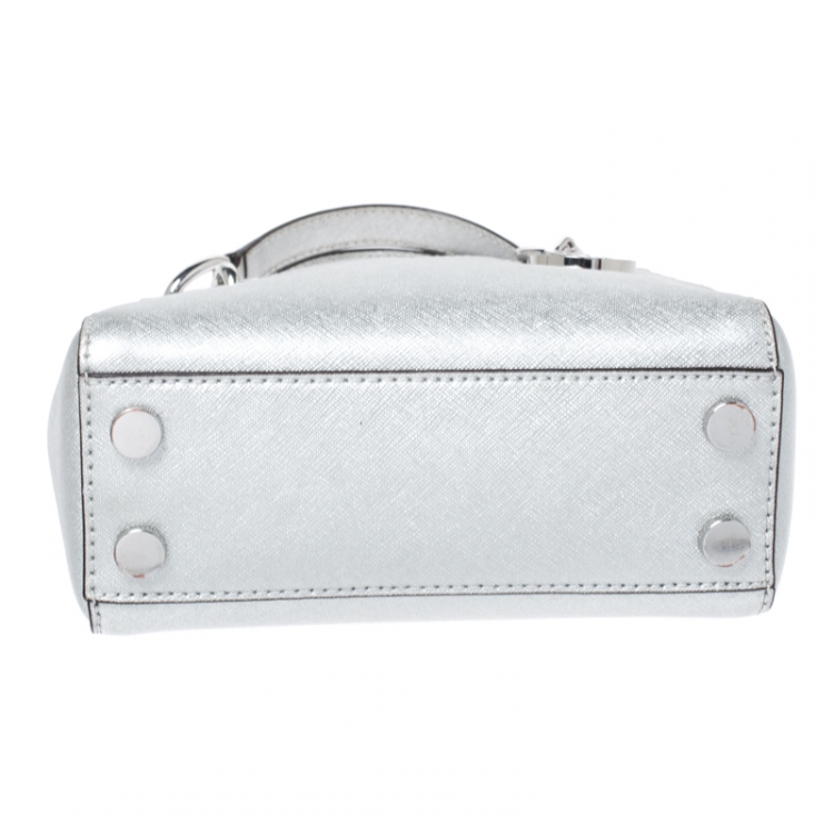 مملوكة مسبقًا MICHAEL Michael Kors Metallic Silver Leather Mini Cynthia Tote