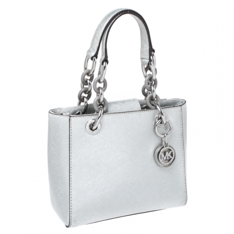 مملوكة مسبقًا MICHAEL Michael Kors Metallic Silver Leather Mini Cynthia Tote