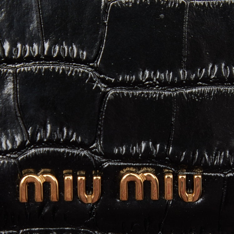 مملوكة مسبقًا Miu Miu Black Croc Embossed Leather Chain Badge Holder