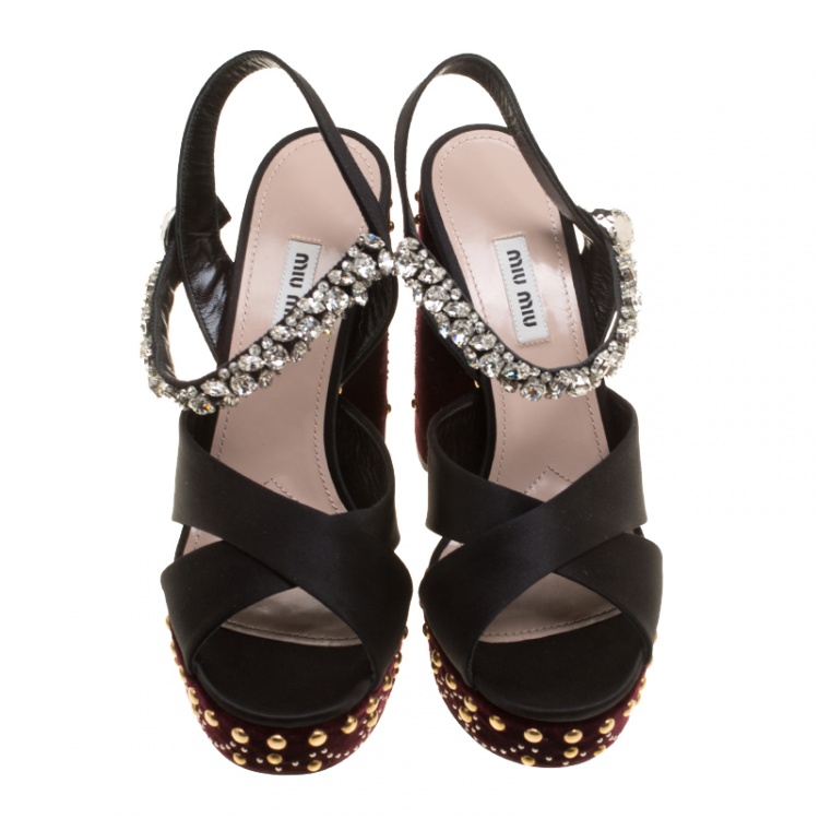 مملوكة مسبقًا Miu Miu Black Crystal Embellished Satin and Studded Velvet Platform Sandals Size 38.5