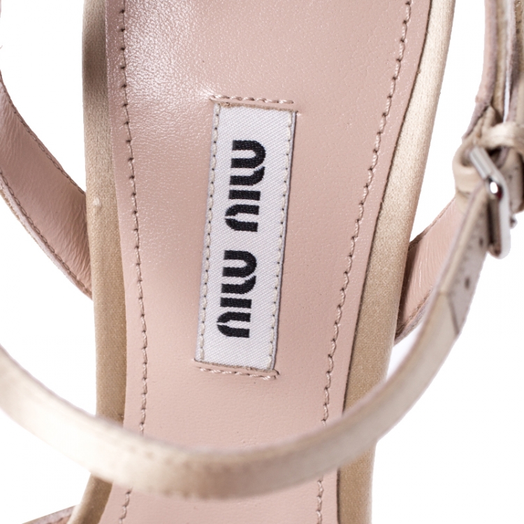 مملوكة مسبقًا Miu Miu Beige Satin Crystal Embellished Ankle Strap Sandals Size 37