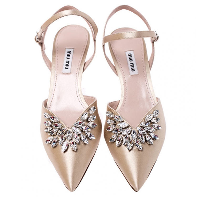 مملوكة مسبقًا Miu Miu Beige Satin Crystal Embellished Ankle Strap Sandals Size 38