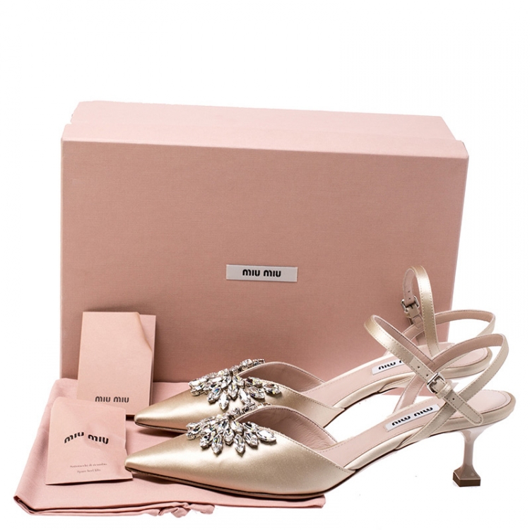 مملوكة مسبقًا Miu Miu Beige Satin Crystal Embellished Ankle Strap Sandals Size 38