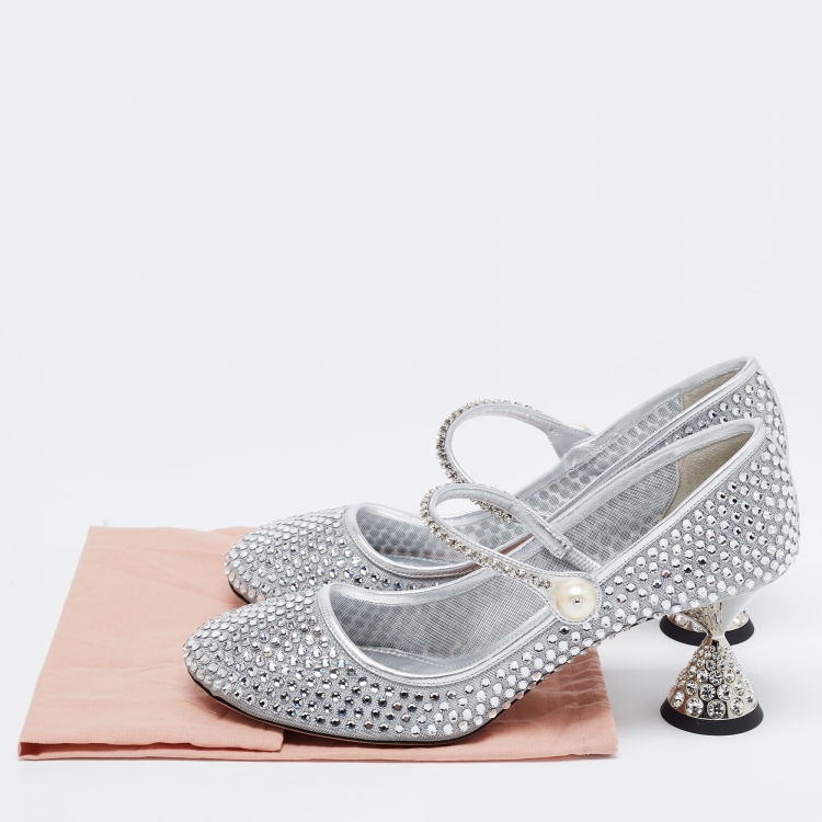 مملوكة مسبقًا Miu Miu Silver Mesh And Leather Embellished Mary Jane Pumps  Size 40