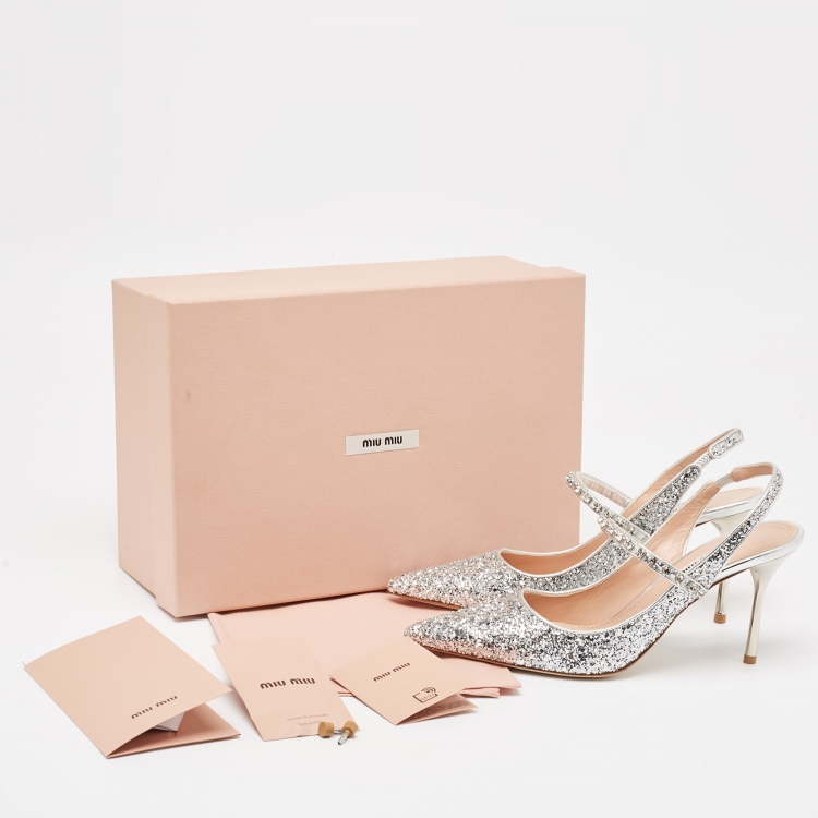 مملوكة مسبقًا Miu Miu Silver Glitter Crystal Embellished Slingback Pumps Size 37.5