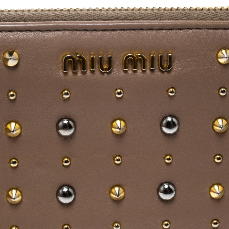 Pre Owned Miu Miu Beige Leather Studded Zip Wallet