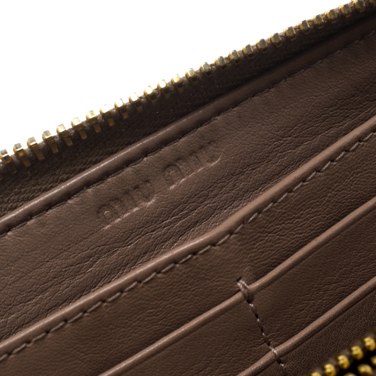 Pre Owned Miu Miu Beige Leather Studded Zip Wallet