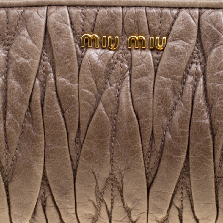 Pre Owned Miu Miu Beige Matelasse Lux Leather Wristlet Clutch