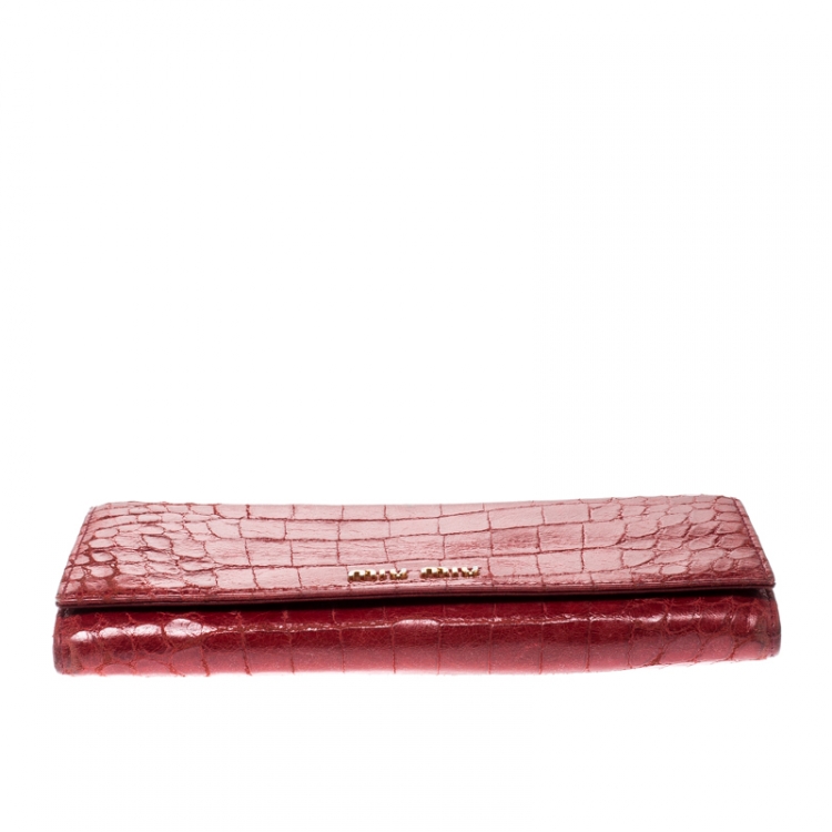 Pre Owned Miu Miu Red Croc Embossed Leather Flap Continental Wallet