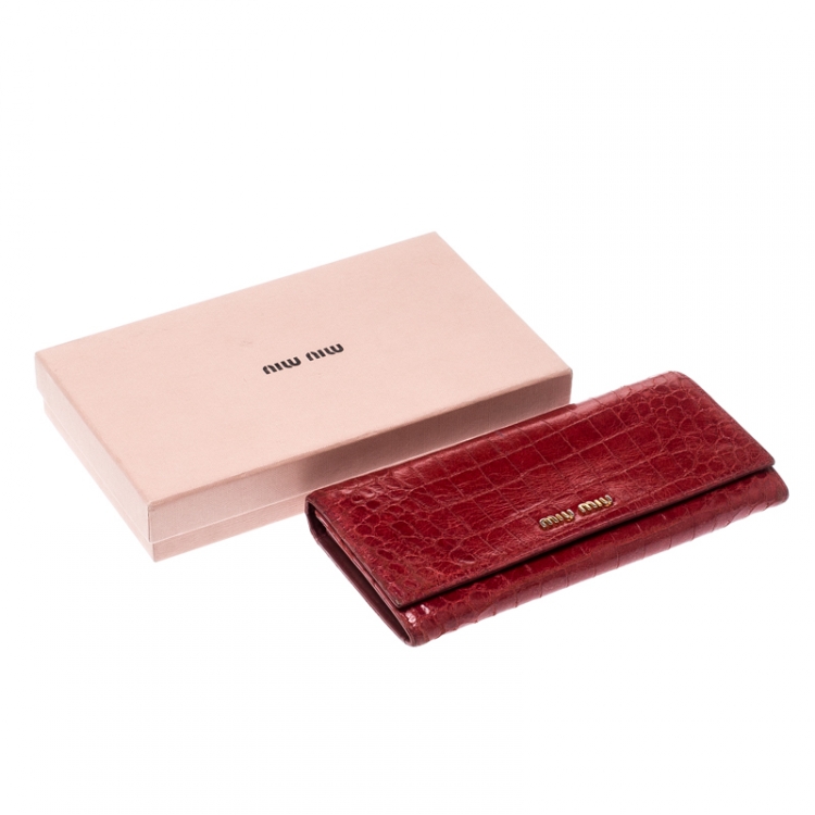 Pre Owned Miu Miu Red Croc Embossed Leather Flap Continental Wallet
