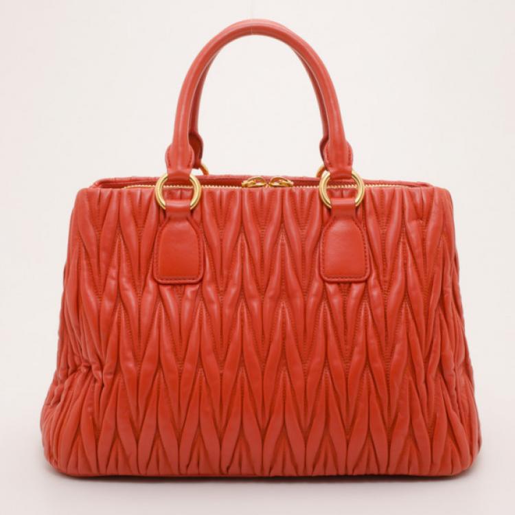مملوكة مسبقًا Miu Miu Orange Quilted Leather Shopper Tote