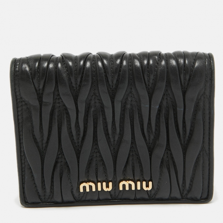 Pre Owned Miu Miu Black Matelassé Leather Bifold Card Holder