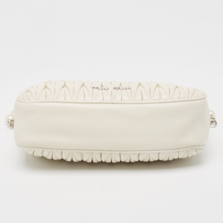 Pre Owned Miu Miu White Matelassé Leather Pearl Embellished Chain Bag