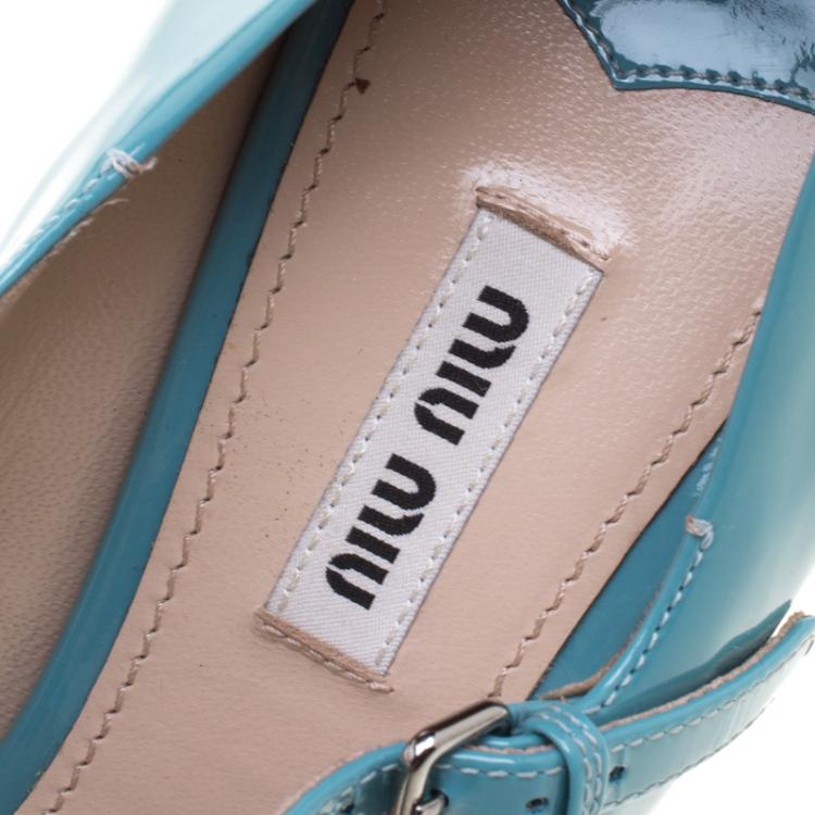 مملوكة مسبقًا Miu Miu Blue Patent Leather Crystal Embellished Heel Mary Jane Pumps Size 38