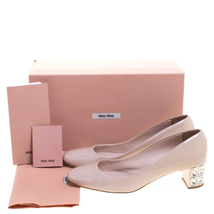 مملوكة مسبقًا Miu Miu Beige Patent Leather Jeweled Block Heel Pumps Size 39.5