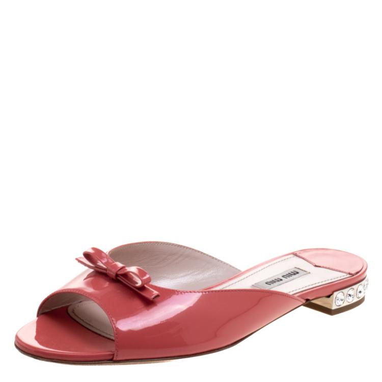 Pre Owned Miu Miu Coral Patent Leather Bow Detail Jeweled Heel Flat Slides Size 38