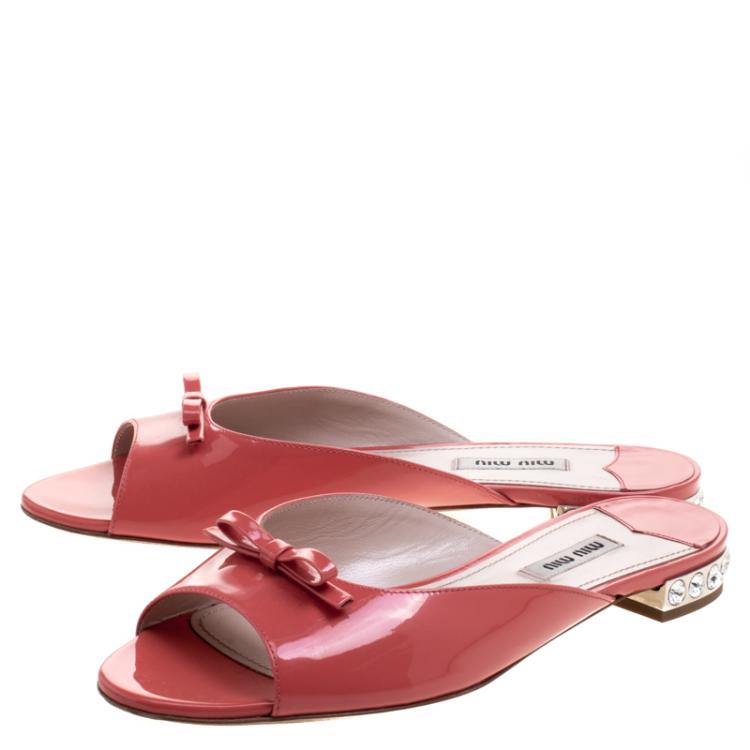 Pre Owned Miu Miu Coral Patent Leather Bow Detail Jeweled Heel Flat Slides Size 38