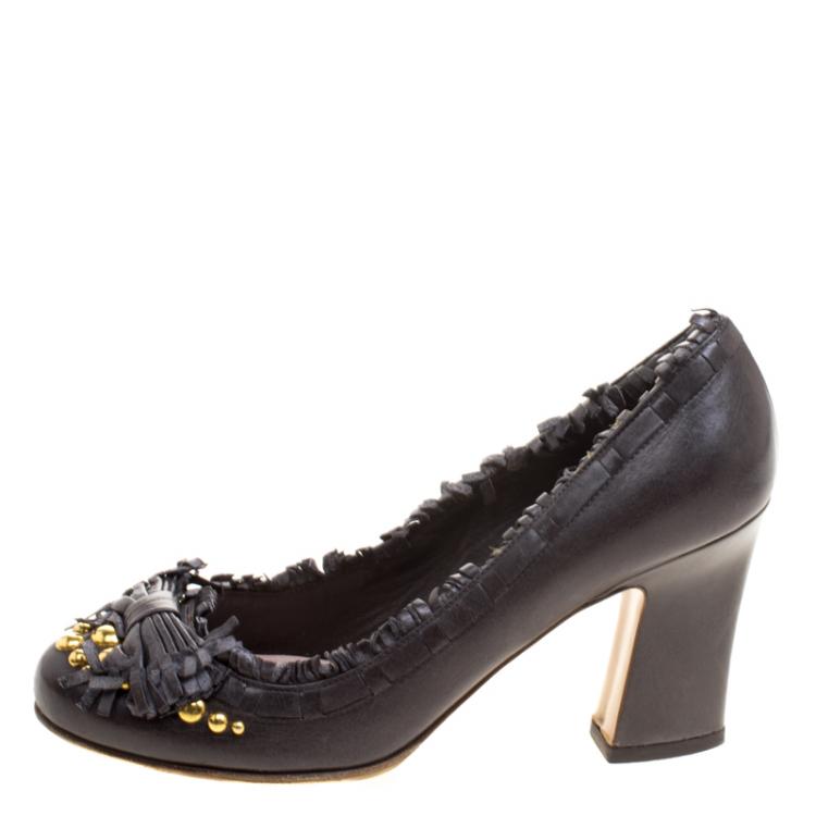 مملوكة مسبقًا Miu Miu Dark Grey Leather Studded Fringe Bow Detail Pumps Size 38