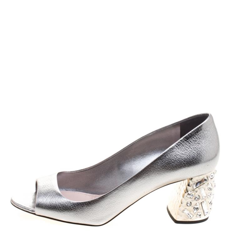مملوكة مسبقًا Miu Miu Metallic Silver Leather Crystal Embellished Peep Toe Pumps Size 40