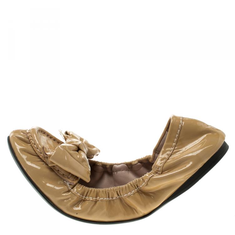 Pre Owned Miu Miu Beige Patent Leather Scrunch Bow Ballet Flats Size 39