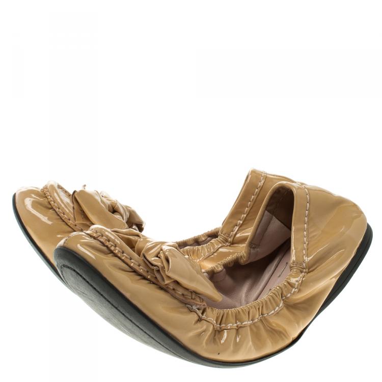 Pre Owned Miu Miu Beige Patent Leather Scrunch Bow Ballet Flats Size 39