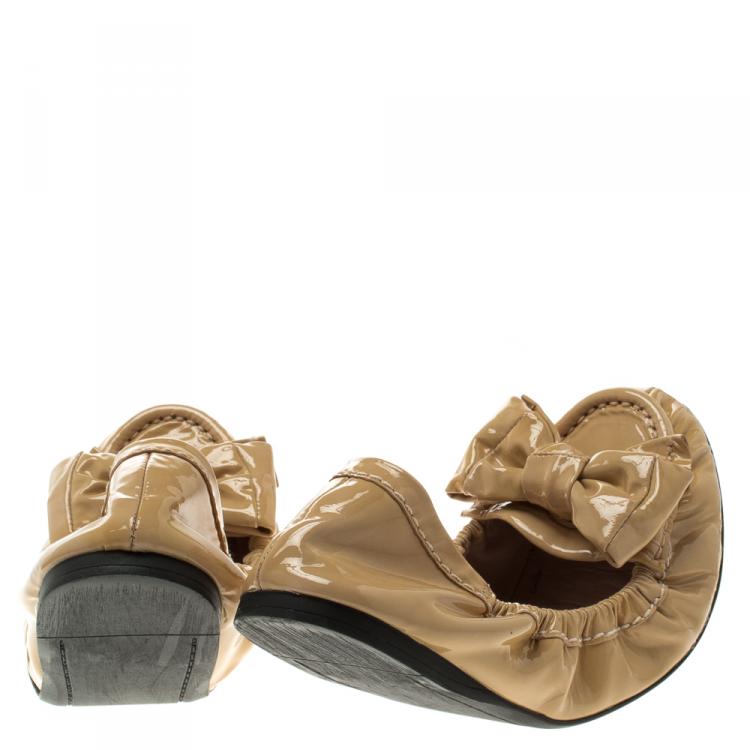 Pre Owned Miu Miu Beige Patent Leather Scrunch Bow Ballet Flats Size 39