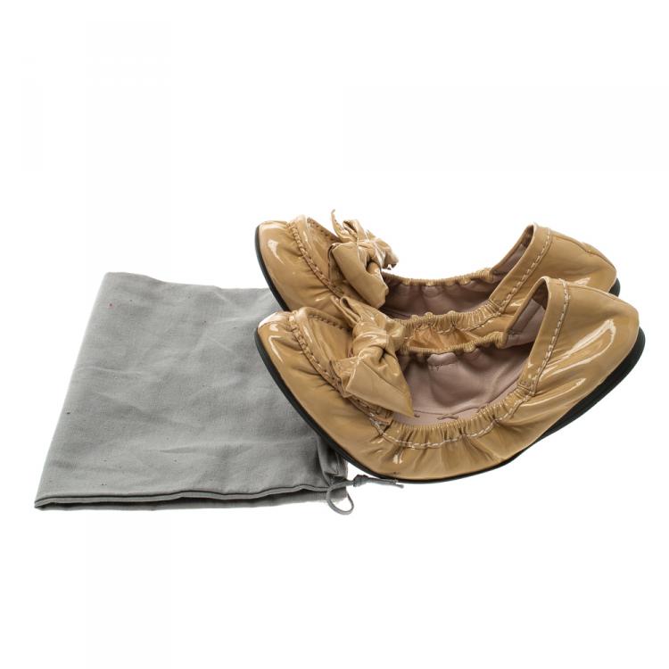 Pre Owned Miu Miu Beige Patent Leather Scrunch Bow Ballet Flats Size 39