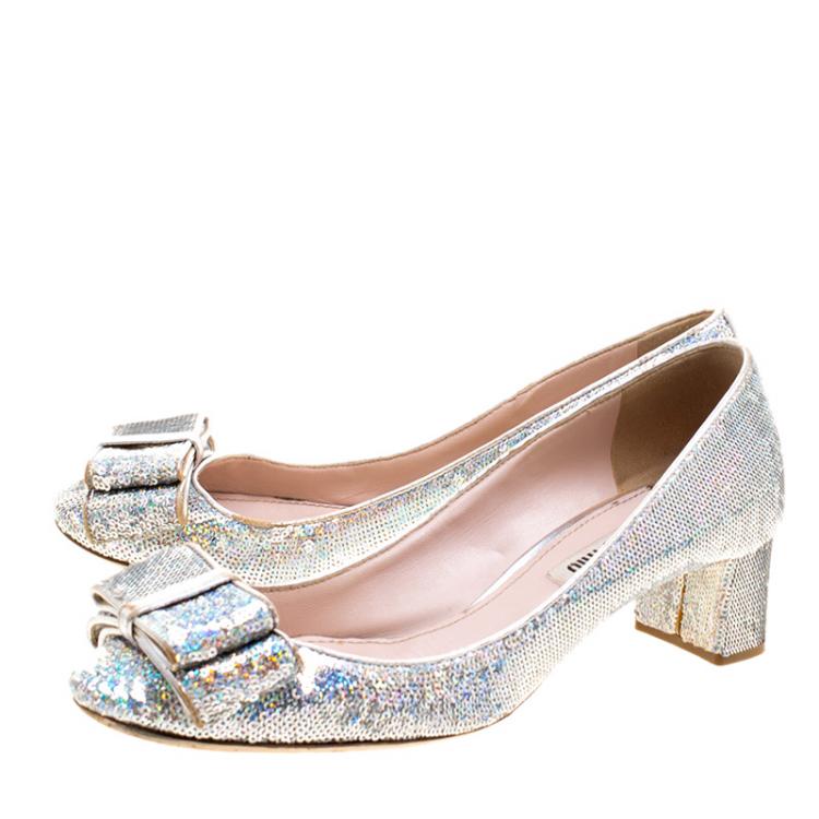 Pre Owned Miu Miu Silver Sequin Bow Pumps Size 38