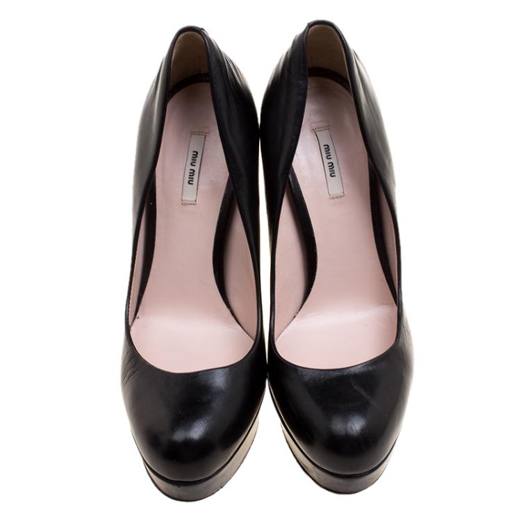 مملوكة مسبقًا Miu Miu Black Leather Ruched Stitch Heels Platform Pumps Size 35