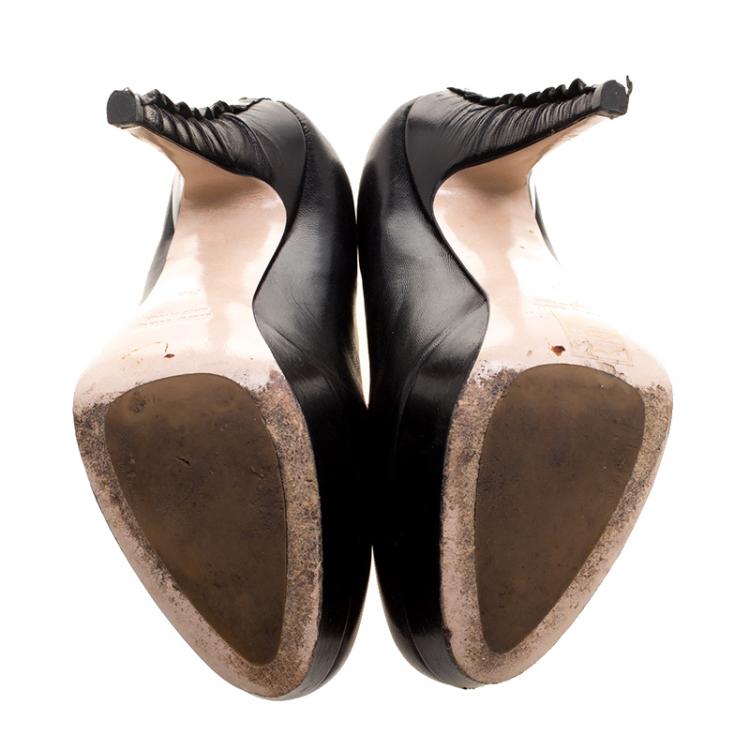 مملوكة مسبقًا Miu Miu Black Leather Ruched Stitch Heels Platform Pumps Size 35