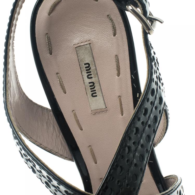مملوكة مسبقًا Miu Miu Black Studded Brogue Leather Cross Ankle Strap Platform Sandals Size 37.5