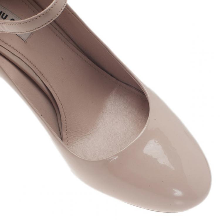 Pre Owned  Miu Miu Beige Patent Mary Jane Pumps Size 42