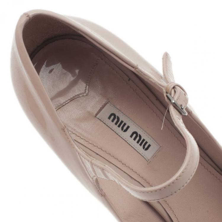 Pre Owned  Miu Miu Beige Patent Mary Jane Pumps Size 42