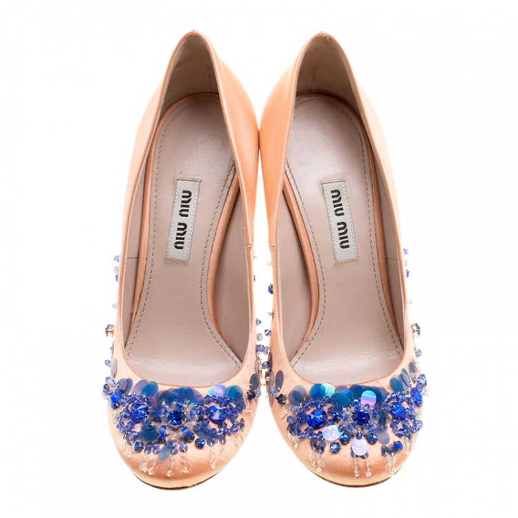 Pre Owned Miu Miu Peach Satin Embellished Pumps Size 36