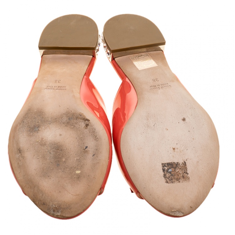 مملوكة مسبقًا Miu Miu Coral Patent Leather Bow Detail Jeweled Heel Flat Slides Size 38
