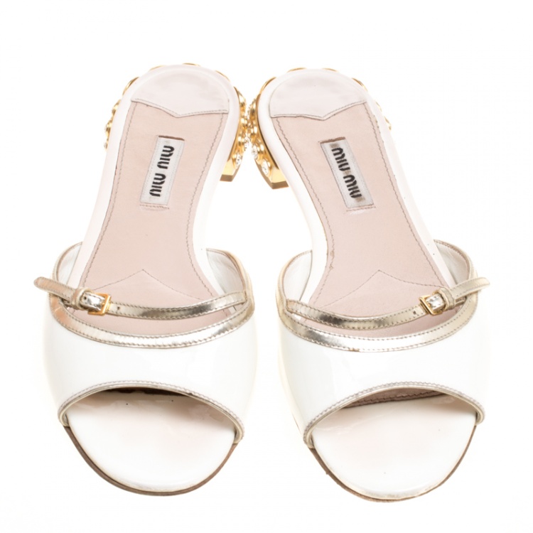 Pre Owned Miu Miu White Patent Leather Peep Toe Crystal Embellished Heel Flat Slides Size 36