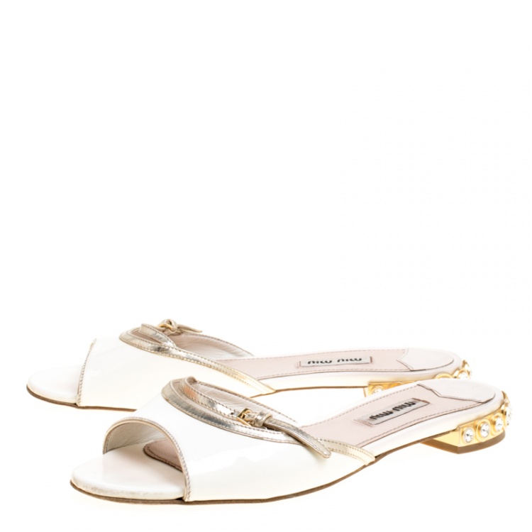 Pre Owned Miu Miu White Patent Leather Peep Toe Crystal Embellished Heel Flat Slides Size 36