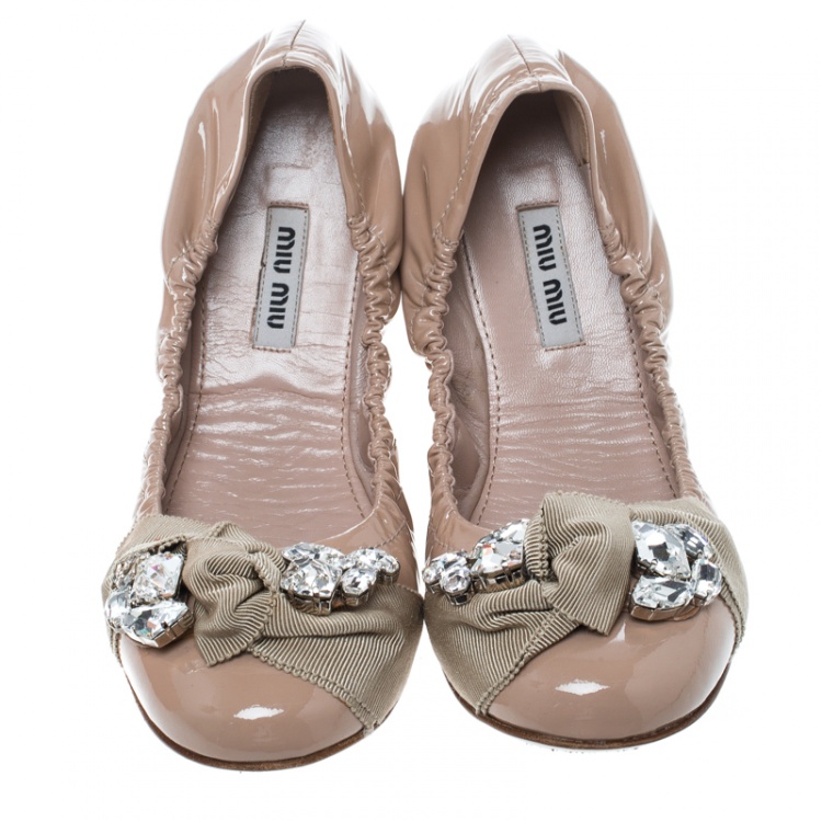 Pre Owned Miu Miu Beige Patent Leather Crystal Embellished Scrunch Ballet Flats Size 37
