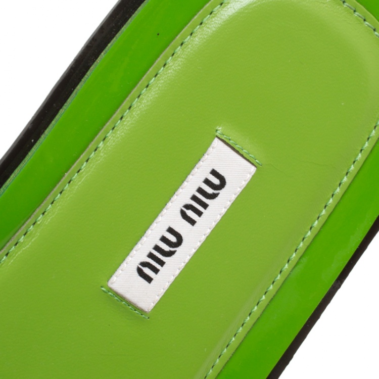 Pre Owned Miu Miu Green Patent Leather Flower Detail Flat Slides Size 38