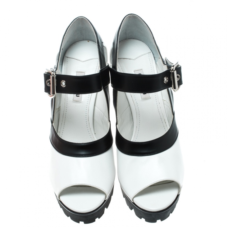 مملوكة مسبقًا Miu Miu Monochrome Leather Block Heel Sandals Size 41