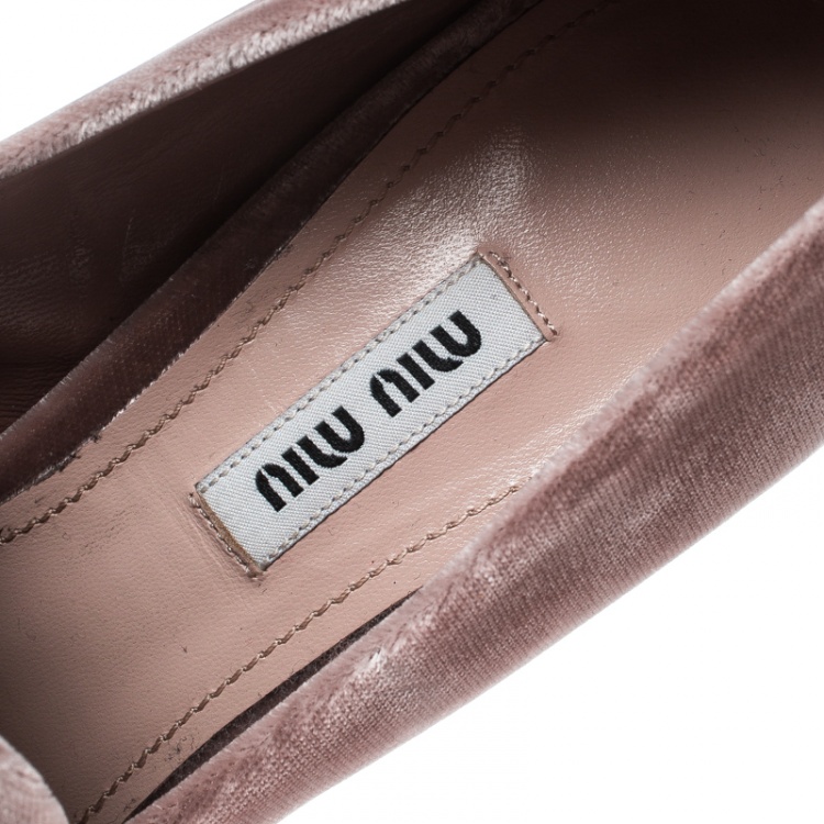 Pre Owned Miu Miu Pale Pink Velvet Pearl Embellished Buckle Block Heel Loafer Pumps Size 39.5