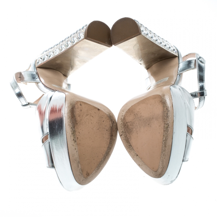 مملوكة مسبقًا Miu Miu Silver Leather T Strap Crystal Embellished Heel Platform Sandals Size 37.5