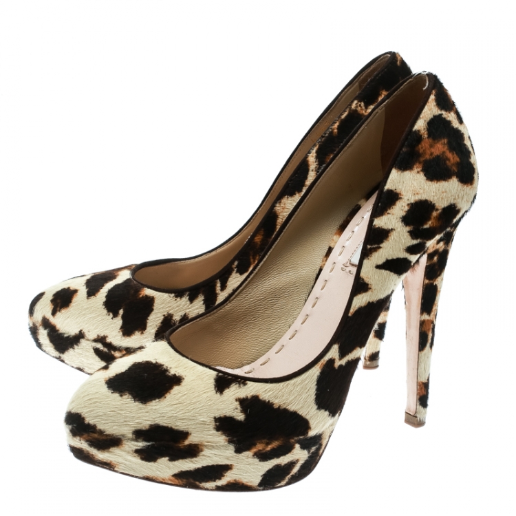 مملوكة مسبقًا Miu Miu Beige/Black Leopard Print Pony Hair Platform Pumps Size 37.5