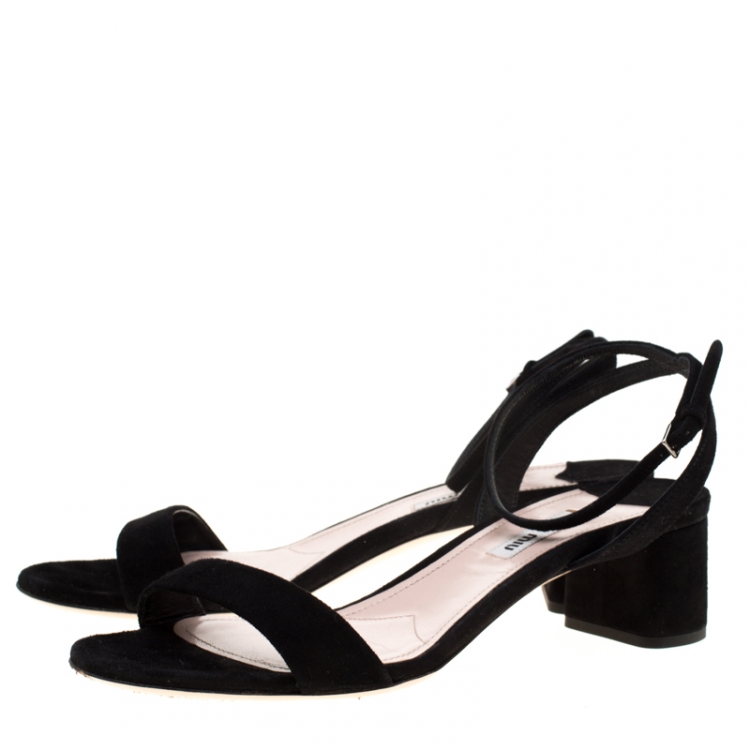 مملوكة مسبقًا Miu Miu Black Suede Ankle Strap Open Toe Sandals Size 38