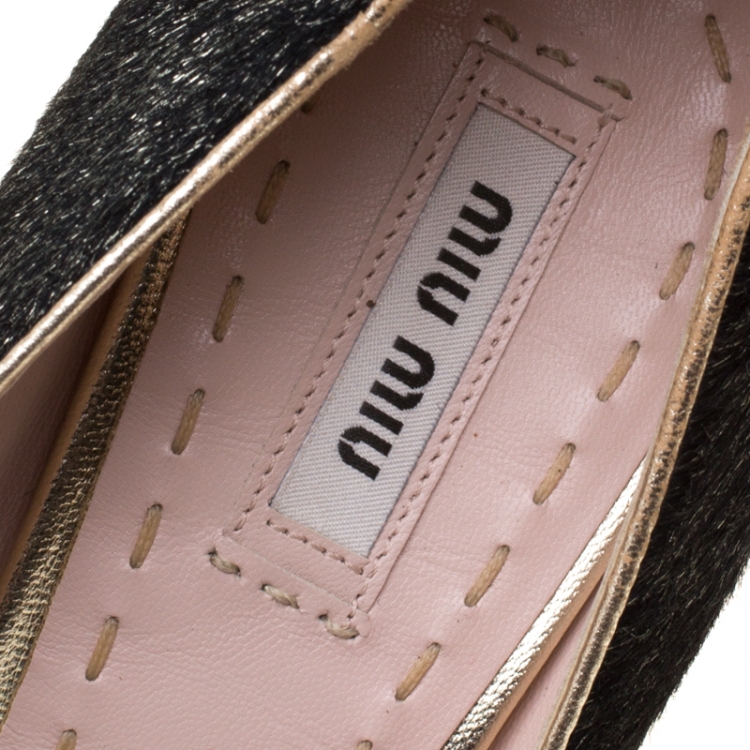 Pre Owned Miu Miu Metallic Black Calf Hair And Coarse Gold Glitter Cap Toe Block Heel Pumps Size 40