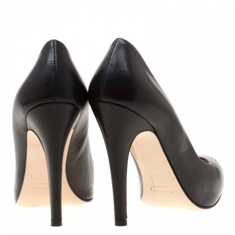 Pre Owned Miu Miu Black Leather Pumps Size 37.5