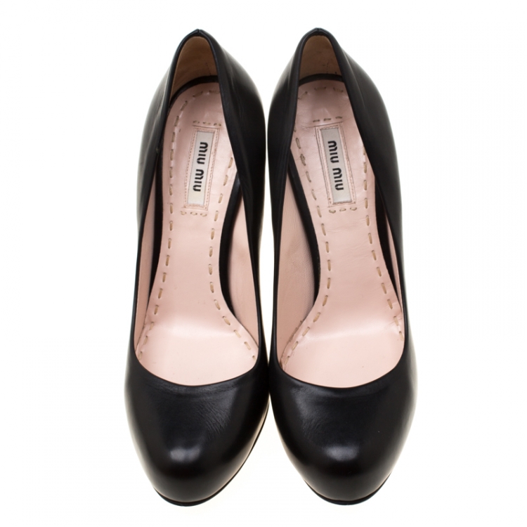 Pre Owned Miu Miu Black Leather Pumps Size 37.5