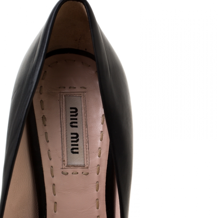 Pre Owned Miu Miu Black Leather Pumps Size 37.5