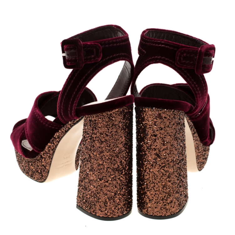 مملوكة مسبقًا Miu Miu Burgundy Velvet Glitter Trimmed Platform Ankle Strap Sandals Size 39.5